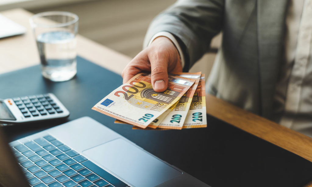 découvrez quel rendement vous pouvez espérer en 2025 en investissant 20 000 euros, avec une analyse des meilleures options de placement et conseils pour optimiser vos gains.